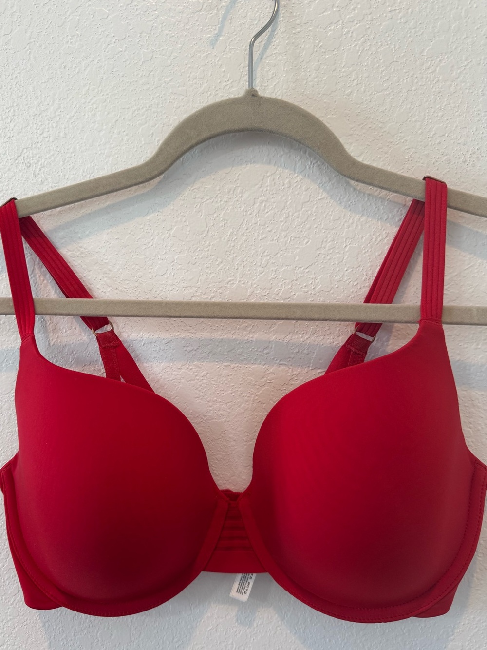 Le Mystere Red T-Shirt Bra - Smooth Molded Cups 32DDD/F